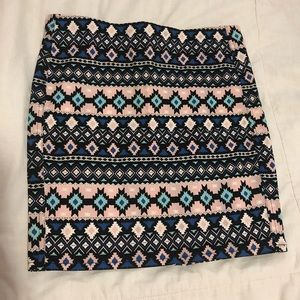 ✨FREE with bundle✨ Cute mini skirt with patterns